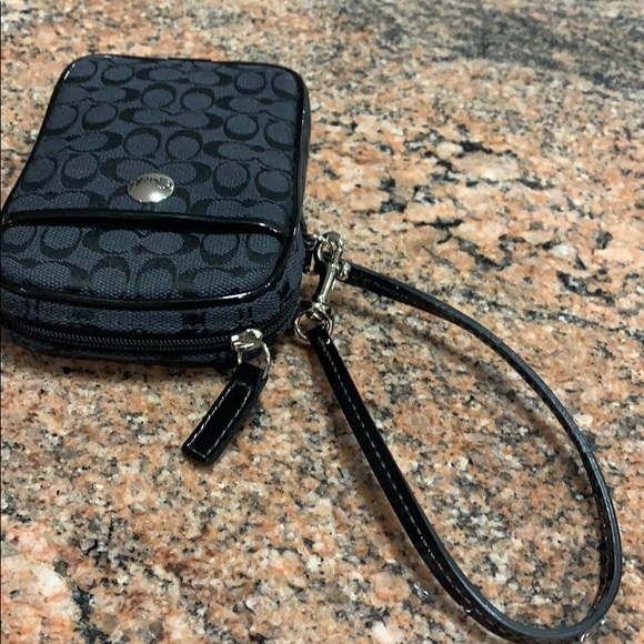 Authentic Coach Phone Wristlet - Picture 4 of 7